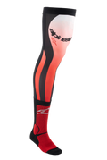 Alpinestars Knee Brace Socks, calcetines largos de motocross, rojo brillante, blanco y negro, diseño técnico hasta la rodilla con patrón degradado y logotipos llamativos, textura acanalada para un ajuste seguro, diseñados específicamente para usar con botas de off-road y rodilleras