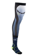 Calcetines para rodilleras Alpinestars, calcetines largos de motocross, azul noche y amarillo flúor, con parte superior de Lycra elástica e inserciones de malla, dobladillo con agarre de silicona y soporte acolchado en el tobillo para protección off-road