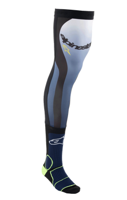 Calcetines para rodilleras Alpinestars, calcetines largos de motocross, azul noche y amarillo flúor, con parte superior de Lycra elástica e inserciones de malla, dobladillo con agarre de silicona y soporte acolchado en el tobillo para protección off-road