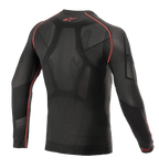Alpinestars Ride Tech V2 Top Long Sleeve Summer, capa base para motociclista, negro y rojo, vista trasera con construcción de mapeo corporal e inserciones de malla abierta, costuras planas rojas y logo rojo de Alpinestars en el cuello, capa técnica para climas cálidos