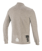 Alpinestars Race V3 Long Sleeve Top, capa base para automovilismo, gris melange, vista posterior con tejido técnico resistente al fuego y parches de certificación FIA cerca del dobladillo