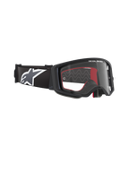 Gafas Alpinestars Supertech Corp, gafas de motocross, montura negra con lente transparente, correa ajustable negra con logotipo de estrella Alpinestars en blanco, detalles interiores de espuma roja, protección ocular profesional para carreras off-road