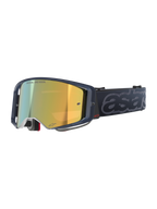 Gafas Alpinestars Supertech Vision Vista, gafas de motocross MX, combinación de colores Black Mirror Gold, montura traslúcida oscura, lente de espejo dorado con el texto "ONE GOAL. ONE VISION.", correa negra con la marca "astars" gris grabada en relieve