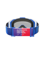 Gafas Alpinestars Vision 8 Corp, azul, blanco y espejo azul, vista trasera, correa azul con parche central morado y rojo con el texto "ALPINESTARS ONE GOAL. ONE VISION.", montura blanca y azul con acolchado de espuma negra, gafas de motocross