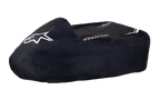 Alpinestars Kart Cover, negra, con logotipo de estrella y nombre de Alpinestars en blanco, cubierta protectora para kart, tejido duradero resistente a la intemperie con detalles de rayas blancas, diseño estructurado para protección en el paddock