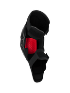 Alpinestars SX-1 Plasma Knee Protector, protector de rodilla para motocross, negro y rojo, vista interna que destaca el inserto rojo Nucleon PLASMA y el sistema de cierre de doble correa, diseñado para el rendimiento todoterreno