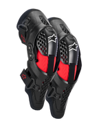 Rodilleras Alpinestars SX-1 Plasma, protección de rodilla para motocross, negro y rojo, con marcos semirrígidos ventilados, acolchado interior rojo, logos blancos de Alpinestars en la rótula y diseño de bisagra de doble pivote para rendimiento todoterreno