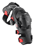 Rodillera Alpinestars RK-7 Plasma, protector de rodilla para motocross, negra con detalles rojos y logotipos blancos, estructura ergonómica reforzada con fibra con correas ajustables y sistema de bisagra de cuatro puntos, equipo de protección duradero para off-road