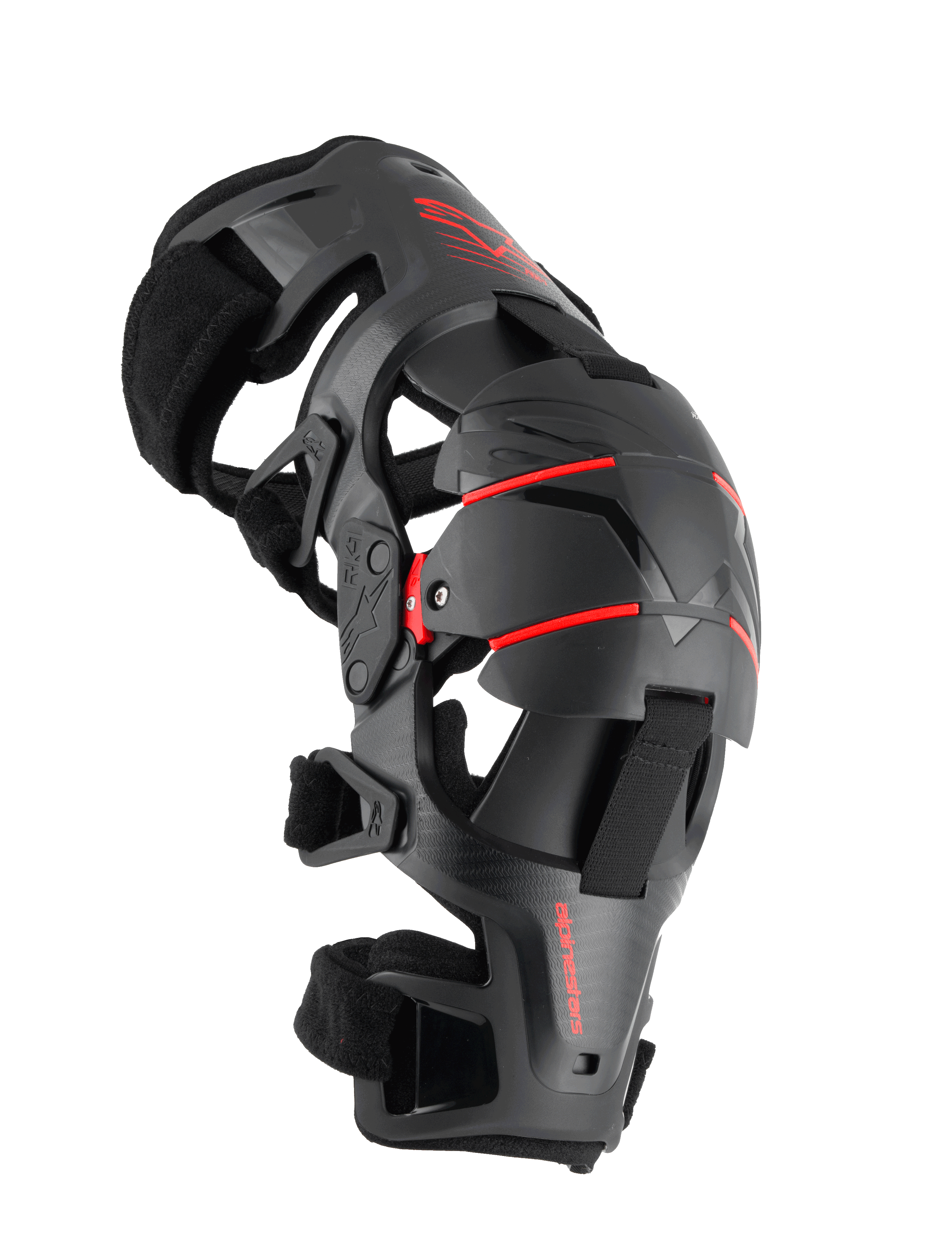 Rodillera Alpinestars RK-1 Plasma, protección de rodilla para moto, negro y rojo, vista de perfil lateral con sistema de bisagra articulada de cuatro puntos, copa de rodilla de triple segmento y correas ajustables para carreras off-road