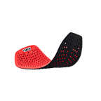 Alpinestars Nucleon Plasma Full Back Protector Insert, rojo y negro, posición curva flexible que muestra el diseño celular perforado, estructura ondulada de absorción de impactos, equipo de protección transpirable para motocicleta