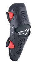 Alpinestars Youth SX-1 Knee Protectors, rodilleras de motocross, negras y rojas, con orificios de ventilación perforados, sistema de bisagra de doble pivote, correas ajustables con hebillas rojas, logotipo de estrella blanca, protección para motociclismo off-road juvenil