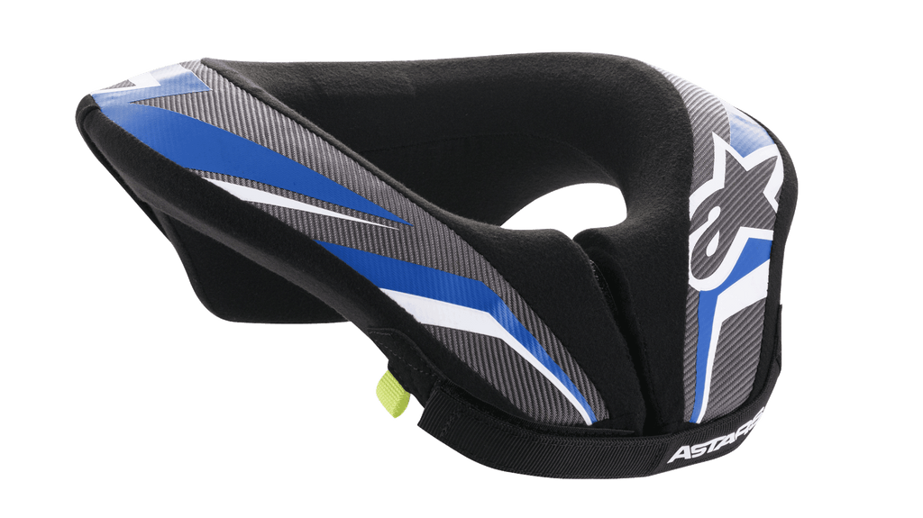 Alpinestars Youth Sequence Neck Roll, protector cervical de motocross juvenil, negro, antracita y azul, con un diseño ergonómico acolchado, paneles estampados en azul y gris, detalles en blanco, logotipo de Alpinestars y forro interior suave para mayor comodidad