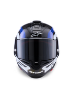 Casco Alpinestars Supertech R10 Arius, casco integral de competición, negro, blanco y azul brillante, vista frontal con visor ahumado oscuro, con textura de fibra de carbono visible en la calota superior, logotipos de Alpinestars en blanco en la frente y mentón, diseño aerodinámico para carreras profesionales