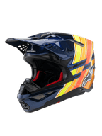 Casco Alpinestars Supertech M10 TLD Edition 25, casco de motocross, azul oscuro brillante con gráficos en naranja y amarillo flúor, con acolchado interior rojo, calota aerodinámica con múltiples puertos de ventilación, marca Troy Lee Designs en la visera, equipo profesional de carreras off-road