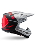 Casco Alpinestars Supertech M10 Flood ECE 22.06, casco de motocross, plata, negro y naranja flúor, acabado mate y brillante, perfil aerodinámico con calota multicompuesta, marca llamativa con el logotipo de Alpinestars en naranja, puertos de ventilación de gran flujo y visera protectora