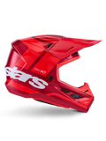 Casco Alpinestars S-M7 Core, casco de motocross, rojo brillante con detalles en rojo oscuro y logotipos en blanco, vista lateral con un gran logotipo de estrellas en blanco, calota aerodinámica con puertos de ventilación de malla y una visera prominente
