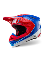 Casco Alpinestars Supertech M10 Aeon, casco de motocross, rojo y azul brillante, vista de tres cuartos que muestra la carcasa aerodinámica con múltiples puertos de ventilación, detalles gráficos en blanco y rojo, logotipo de Alpinestars en la visera y el lateral, equipo profesional de carreras todoterreno