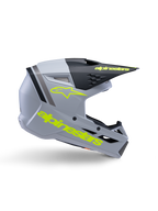 Alpinestars S-M3 Youth Radium Helmet ECE 22.06, casco de motocross juvenil, gris mate y negro con logotipos en amarillo flúor, perfil lateral que muestra el logotipo y el texto de Alpinestars, diseño aerodinámico con ventilación integrada y visera negra.