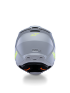 Casco Alpinestars S-M3 Youth Radium ECE 22.06, gris, negro y amarillo flúor mate, vista trasera que muestra los puertos de ventilación y etiquetas de certificación, logotipo de estrella amarillo fluorescente, diseño de calota aerodinámica para motocross y carreras off-road