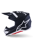 Casco Alpinestars S-M7 Dasher ECE 22.06, negro mate y blanco, perfil lateral con el logotipo grande de Alpinestars en blanco, calota de compuesto aerodinámico con puertos de ventilación y borde inferior rojo, protección profesional para motocross