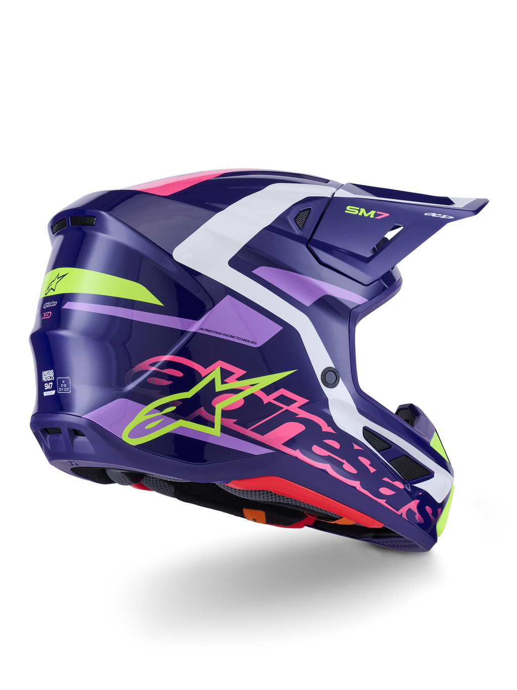 Casco Alpinestars S-M7 Deed, casco de motocross, púrpura y rosa brillante, vista lateral-trasera con detalles en blanco y verde lima, logotipo de la estrella y nombre de la marca Alpinestars en rosa llamativo, diseño de carcasa de composite aerodinámico para rendimiento off-road