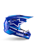 Casco de motocross juvenil Yamaha S-M3, azul y blanco brillante, vista de perfil lateral con marca Yamaha destacada y logo de estrella de Alpinestars, diseño geométrico con detalles en azul claro, calota ventilada con visera larga, protección para la cabeza off-road certificada ECE 22.06