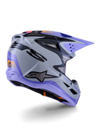 Casco Alpinestars S-M3 Jettson Juvenil, casco de motocross, gris, morado y negro brillante, vista trasera de tres cuartos, con visera morada, logotipo de Alpinestars en negro y múltiples puertos de ventilación, diseño estilizado para carreras off-road juveniles
