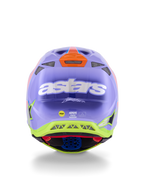Casco Alpinestars Supertech M10 Jett Lawrence R01, casco de motocross, púrpura, rosa y amarillo fluorescente, vista trasera con el logotipo blanco de astars, firma de Jett Lawrence y múltiples puertos de ventilación, diseño aerodinámico para carreras todoterreno