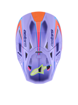 Casco Alpinestars Supertech M10 Jett Lawrence R01, casco de motocross, púrpura con gráficos en rosa y naranja, vista superior que muestra los puertos de ventilación y la carcasa aerodinámica, logotipo de estrella en amarillo neón en la visera, construcción avanzada en fibra de carbono para carreras off-road