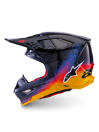 Casco Alpinestars Supertech M10 Black Hole Edición Limitada, casco de motocross, acabado brillante Black Burst con salpicaduras en degradado vibrante de azul, rojo y amarillo, vista lateral de perfil que muestra el logotipo blanco de Astars y las texturas de la calota de fibra de carbono.