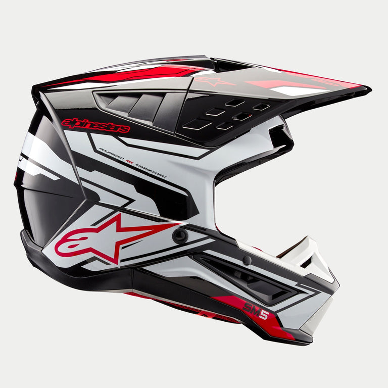 Alpinestars S-M5 Action 2 Helmet ECE, casco de motocross, negro, blanco y rojo brillante con acabado brillante, vista de perfil lateral que muestra gráficos llamativos y el logotipo de la estrella roja, calota aerodinámica con múltiples rejillas de ventilación, visera ajustable, equipamiento de alto rendimiento para carreras todoterreno