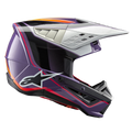 Alpinestars S-M5 Sail Helmet ECE, casco de motocross, violeta, negro y plateado brillante, con llamativos gráficos en naranja y rojo, visera plateada ventilada, calota aerodinámica con logo de estrella blanca y protección profesional para competiciones off-road
