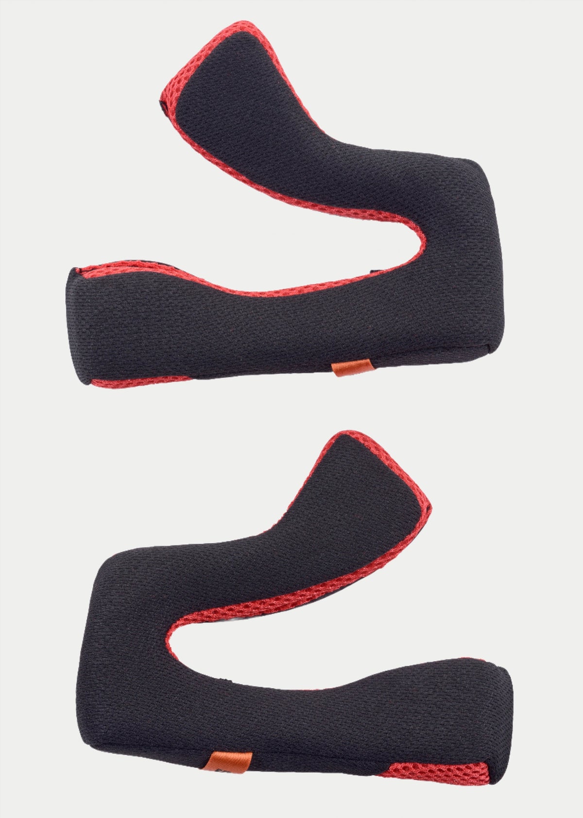 Alpinestars S-M5 Cheek Pad Set +5 mm, accesorio para casco, acolchado negro con detalles de malla roja, diseño ergonómico contorneado para ajuste facial, pestañas de liberación naranjas, interior de repuesto para cascos de motocross S-M5