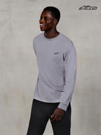 Alpinestars Essentials Ageless, camiseta de manga larga casual para hombre, color gris plateado, de algodón orgánico, vista en modelo