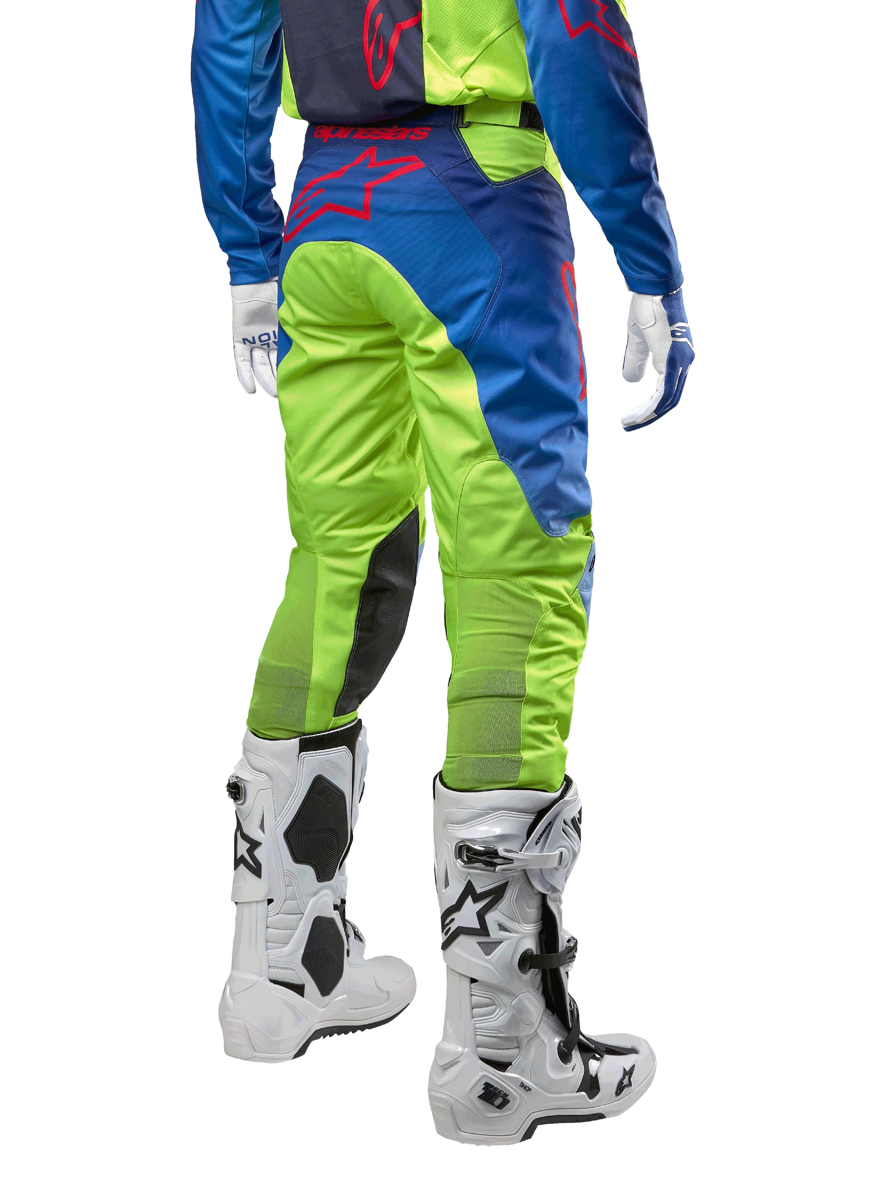 Alpinestars Racer Hoen Pants 2024, pantalones de motocross, amarillo flúor y azul Night Navy, vista trasera, con el logotipo de Alpinestars en rojo, combinados con jersey a juego, guantes blancos y botas de motocross blancas, tejido duradero para carreras off-road