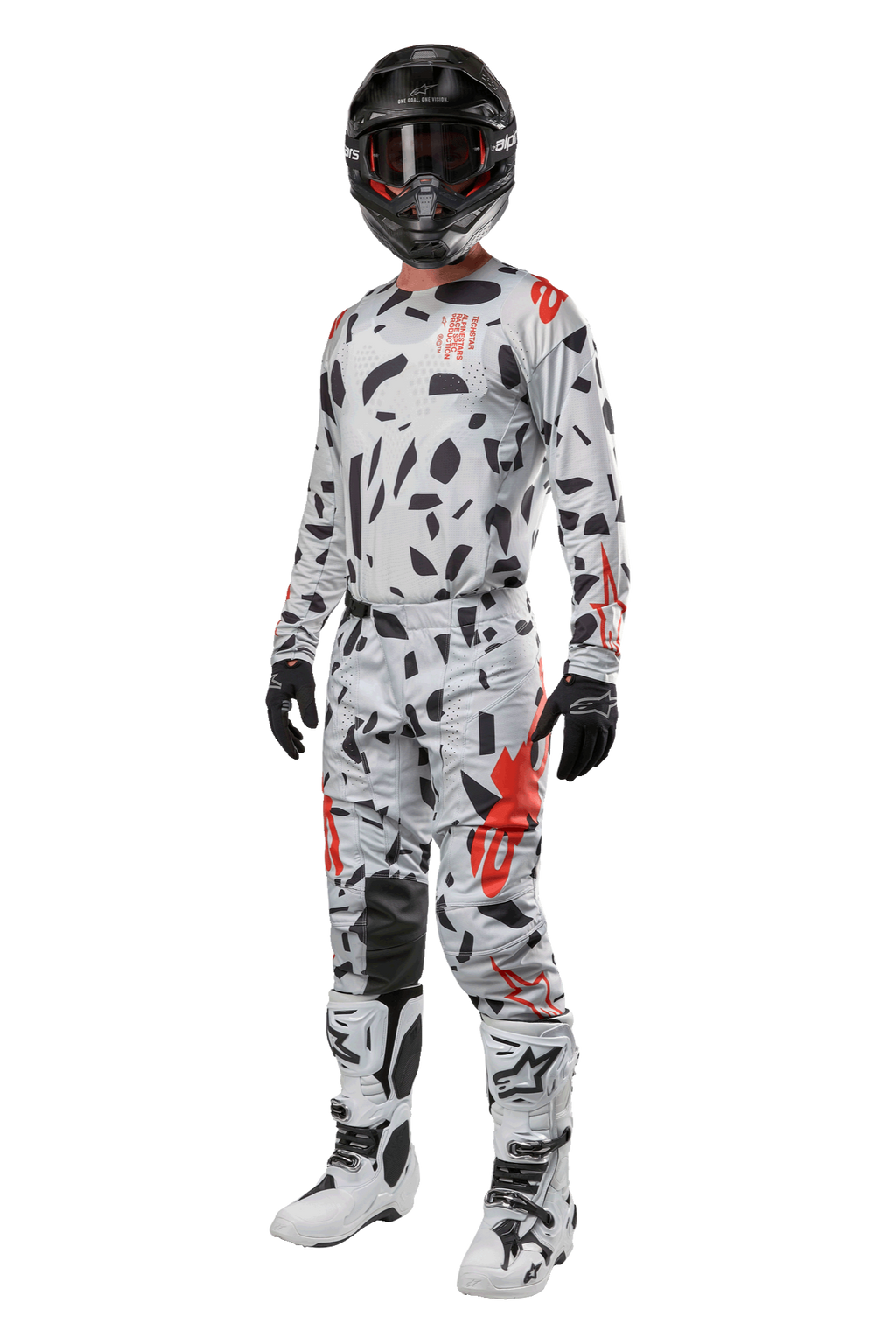 Alpinestars 2024 Techstar Rantera Pants, pantalones de motocross, gris camuflaje (Haze Gray Camo), combinados con jersey a juego, casco negro y botas blancas y negras, con patrones abstractos negros y detalles rojos, equipo completo de carreras todoterreno