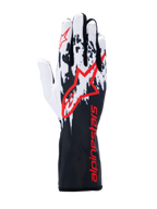 Guantes Alpinestars Tech-1 K V3, guantes de karting, negros, blancos y rojos, con un diseño gráfico salpicado en blanco y negro en el dorso, logotipo de Alpinestars grande en rojo, marca en rojo en el puño de guantelete largo, equipamiento profesional para deportes de motor