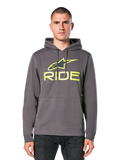 Alpinestars Ride Hoodie V 3, sudadera con capucha gris carbón con logotipo RIDE en verde lima, cuenta con bolsillo tipo canguro delantero y capucha con cordón, ropa urbana casual inspirada en el motociclismo